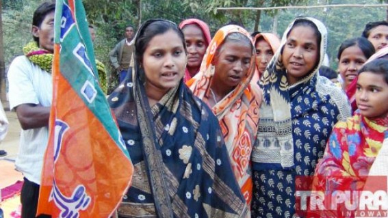 117 CPI(M) members join BJP : CPIM losing support after the recent multicrore scams of the state came to light 117 CPI(M) members join BJP : CPIM losing support after the recent multicrore scams of the state came to light