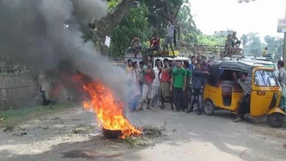 Extortion of puja subscription and bribe demand from police; 2 hours road blockade in Jamjuri by Cow Businessmen Extortion of puja subscription and bribe demand from police; 2 hours road blockade in Jamjuri by Cow Businessmen