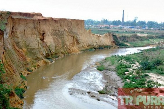 Increasing erosion of Howrah river bank: Misery continues Increasing erosion of Howrah river bank: Misery continues