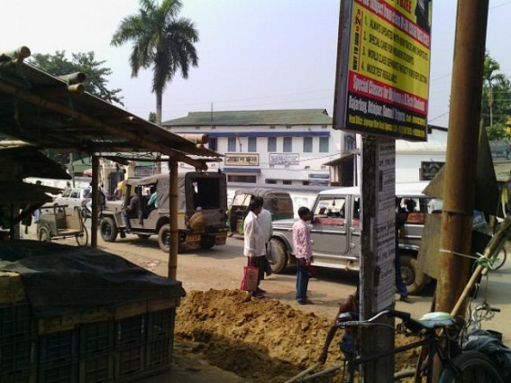 Motor Stand posing death trap for school students in Udaipur; District Police administration and DEO remain as mute spectators Motor Stand posing death trap for school students in Udaipur; District Police administration and DEO remain as mute spectators
