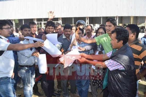 10323 Scam rattles Manik Govt : Comrades' turn  'Bhakts' ! 10323's New Chapter begins with BJP, Teachers burn Termination Letters, heading  to New Delhi with BJP leaders !!!