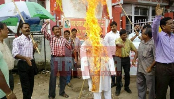 Political blame-games continue over Netaji's death-mystery after 70 years of independence : Left front burnts PM Modi's effigy