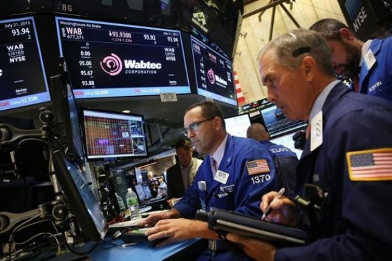 US stocks fall as earnings disappointment weighs