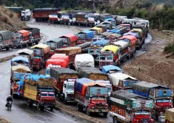 Jammu-Srinagar highway restored: Over 1,400 trucks head for valley Jammu-Srinagar highway restored: Over 1,400 trucks head for valley