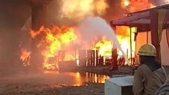 Fire affects Delhi Metro, thousands hit 