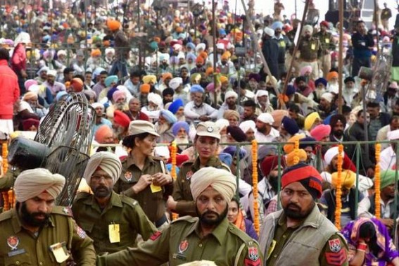 Pakistan stops devotees from visiting India