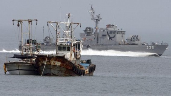 S.Korea fires warning shots at N.Korean merchant vessel S.Korea fires warning shots at N.Korean merchant vessel