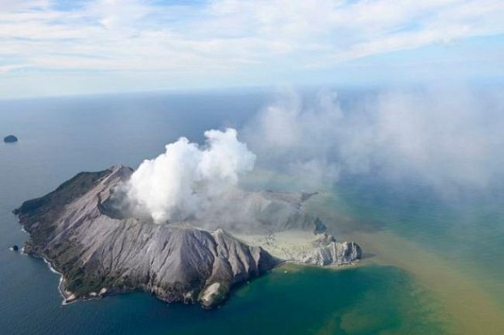 5 killed in NZ volcano eruption