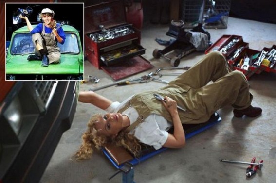 Kylie Minogue returns as 'Neighbours' character