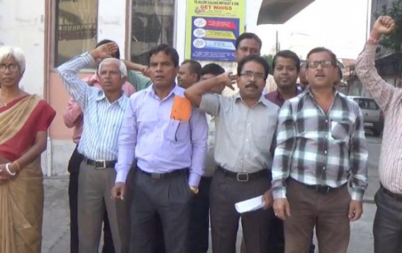 BSNL Employees staged protest against Voluntary Retirement intrigue against senior employees BSNL Employees staged protest against Voluntary Retirement intrigue against senior employees