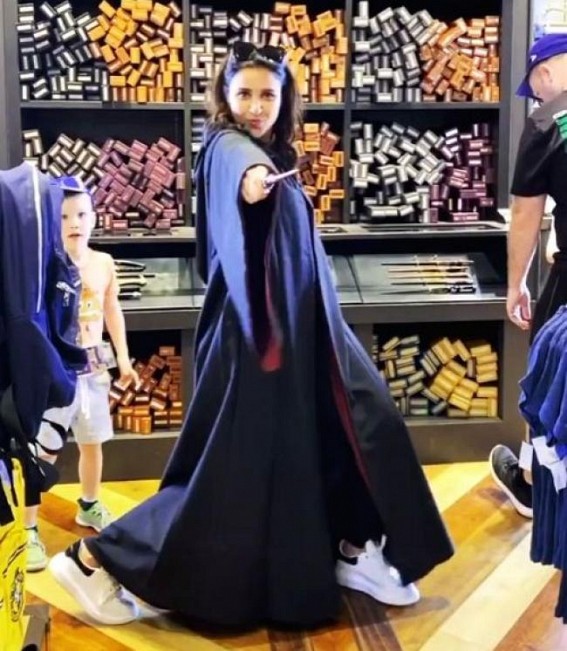Parineeti channels her inner 'Harry Potter' in new pic Parineeti channels her inner 'Harry Potter' in new pic