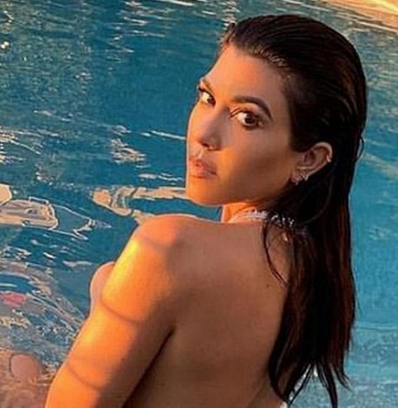 Kourtney Kardashian goes to therapy 'once a week' Kourtney Kardashian goes to therapy 'once a week'