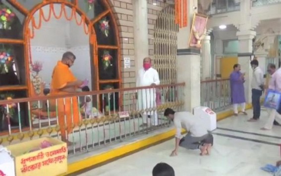 Loknath Baba Temple committee gifted new dresses among Muslim children at Jamia Mosque  