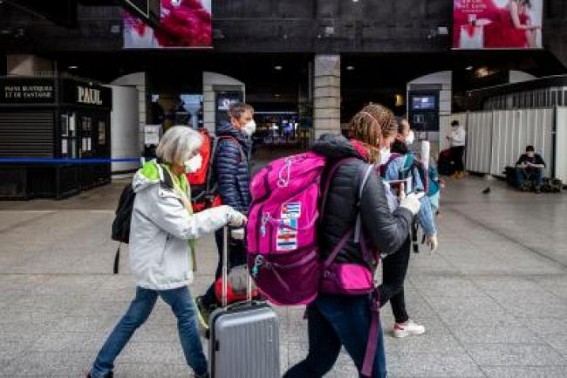 France to reopen borders to non-Schengen countries