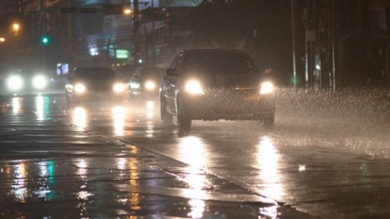 Rain clobbers Maharashtra, high alert in Konkan Rain clobbers Maharashtra, high alert in Konkan