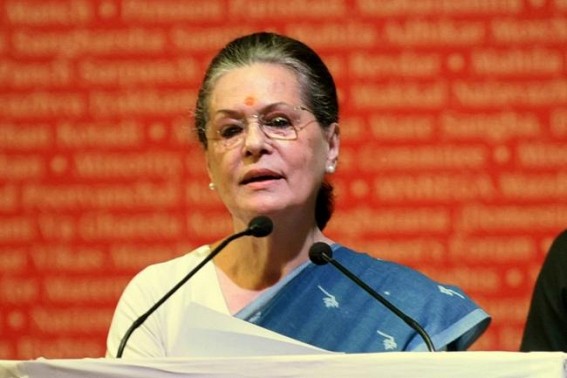 Sonia rakes up intolerance bogey in I-Day statement