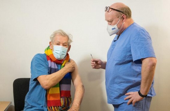 Ian McKellen gets Covid vaccine in England