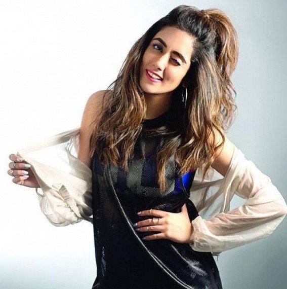Jonita Gandhi unveils new version of 'This Christmas'