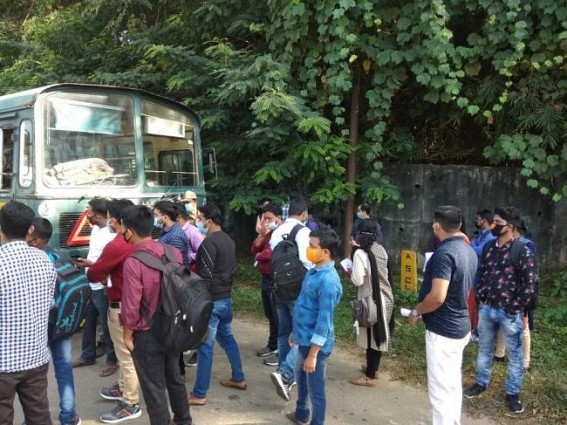 Unemployed youths protested at Secretariat 