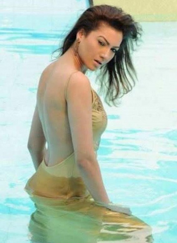 Gauahar Khan on playing 'fake mother' in '14 Phere' Gauahar Khan on playing 'fake mother' in '14 Phere'