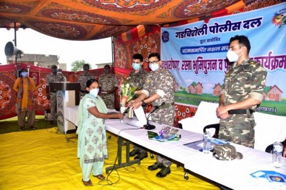 Most wanted Maha woman Maoist with Rs 6 lakh bounty surrenders