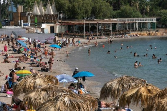 Greece reintroduces restrictions on entertainment venues
