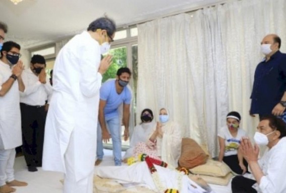 Maharashtra CM, leaders pay rich tributes to 'Mahanayak' Dilip Kumar