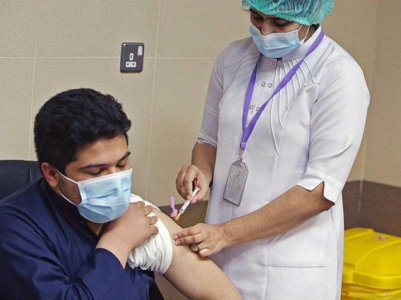 Kuwait starts vaccinating teenagers Kuwait starts vaccinating teenagers