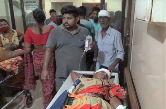11 Injured, 1 Dead, 2 Critical in Road Mishap at Mohanpur 11 Injured, 1 Dead, 2 Critical in Road Mishap at Mohanpur