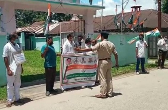 Belonia: Block congress staged protest on five point demands for the benefit of daily wager