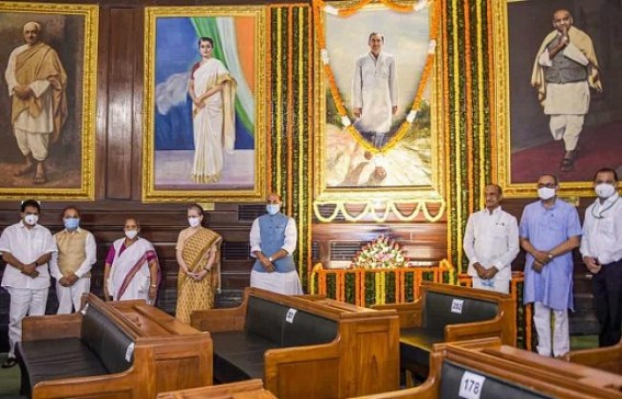 Rajiv Gandhi 77th birth anniversary: Modi, Sonia pay tributes Rajiv Gandhi 77th birth anniversary: Modi, Sonia pay tributes