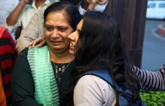 100 Gujarat students return home from Ukraine