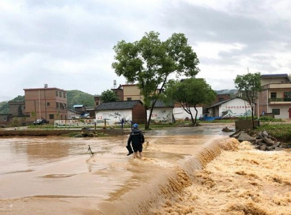 2 killed, 4 missing after landslides in China