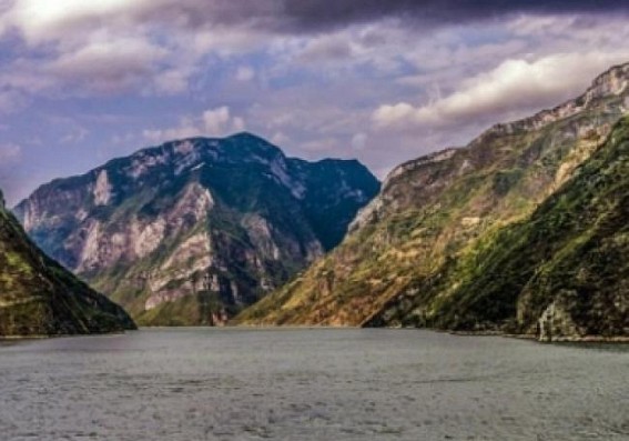 Drought in China causes Yangtze river to dry up