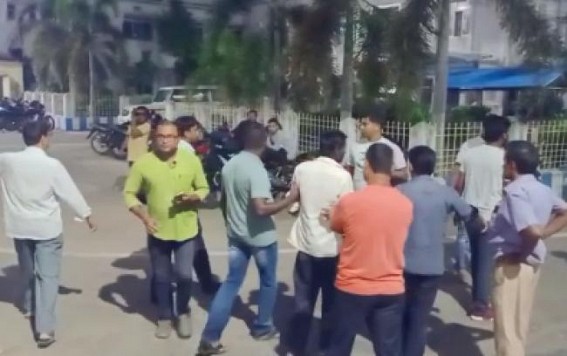 BJP / CPI-M Clash : CPI-M injured workers were Re-Attacked inside Govt Hospital by BJP miscreants in Belonia BJP / CPI-M Clash : CPI-M injured workers were Re-Attacked inside Govt Hospital by BJP miscreants in Belonia