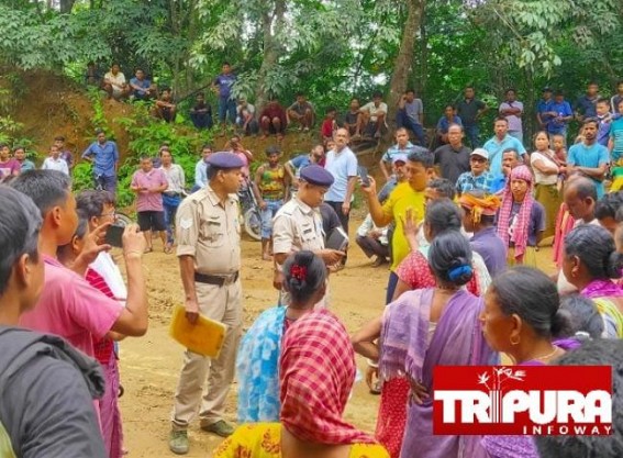 No Electricity for 2 Months : Locals Blocked Road at Fatikroy No Electricity for 2 Months : Locals Blocked Road at Fatikroy