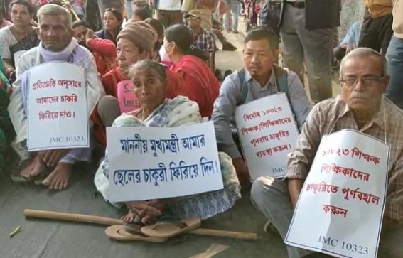 Parents of 10323 Teachers Broke Down Into Tears : Appeals BJP Govt to Restore their Children’s Jobs Parents of 10323 Teachers Broke Down Into Tears : Appeals BJP Govt to Restore their Children’s Jobs