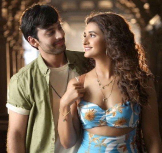 Shakti Mohan, Himansh Kohli's 'Daayein Baayein' sets V-Day mood Shakti Mohan, Himansh Kohli's 'Daayein Baayein' sets V-Day mood