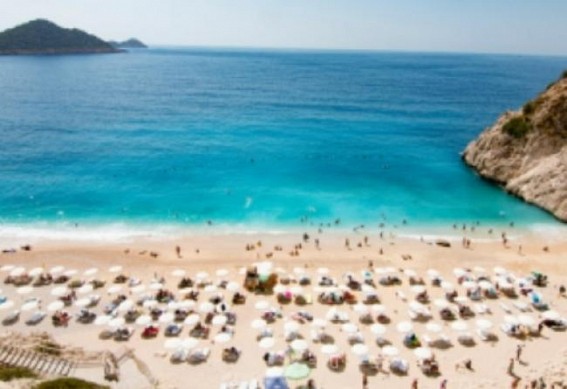 Turkey expects to boost economy with summer tourism