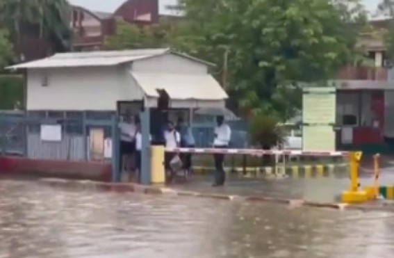 Waterlogging hits vehicular movement in Gurugram Waterlogging hits vehicular movement in Gurugram