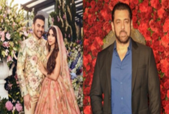 Salman Khan shakes a leg at his own songs at Arbaaz Khan’s wedding celebrations Salman Khan shakes a leg at his own songs at Arbaaz Khan’s wedding celebrations