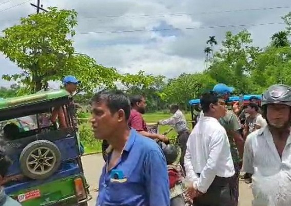 Vehicles stranded for hours in Yakub Nagar as locals protested against Deplorable Road Conditions Vehicles stranded for hours in Yakub Nagar as locals protested against Deplorable Road Conditions
