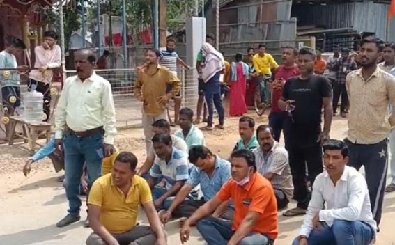 Auto drivers Blocked Road in Dukli seeking road development Auto drivers Blocked Road in Dukli seeking road development