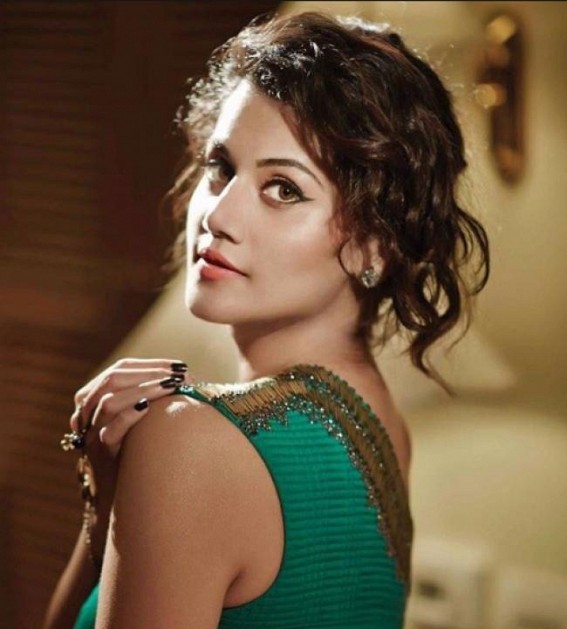 Taapsee channels her inner ‘shayar’ as she impresses in pristine white saree