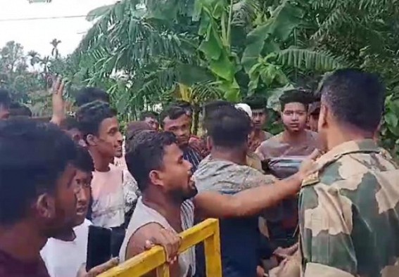 Public Blocked road seeking relief from River Bank erosion ; Demand Boulder setting