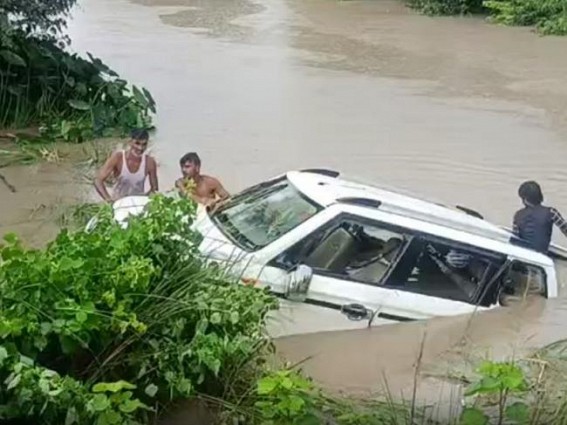 11 dead as vehicle plunges into canal in UP's Gonda