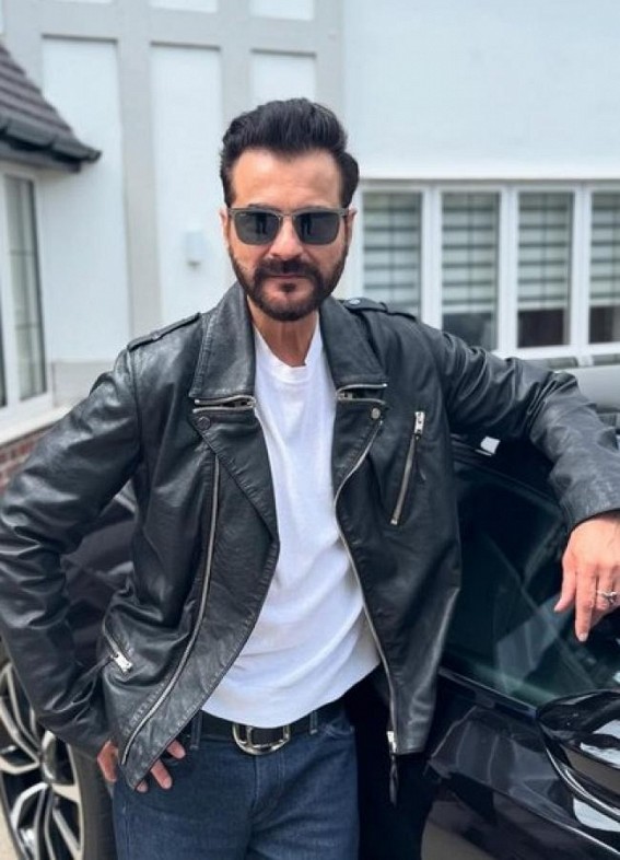 Sanjay Kapoor thanks Madhuri Dixit for making him ‘feel comfortable’ on the sets of ‘Raja’ Sanjay Kapoor thanks Madhuri Dixit for making him ‘feel comfortable’ on the sets of ‘Raja’