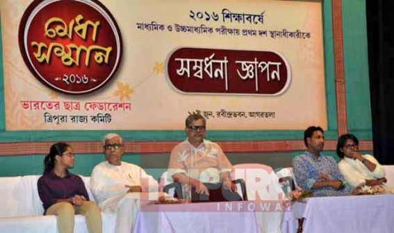 CM felicitates top 10 Madhyamik toppers under SFI umbrella CM felicitates top 10 Madhyamik toppers under SFI umbrella