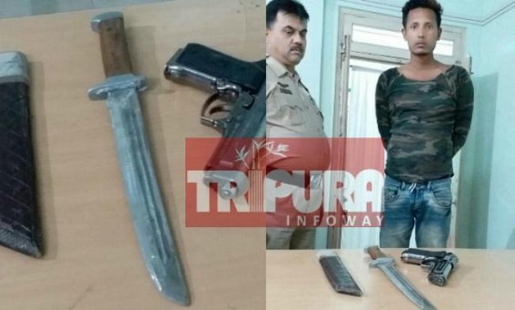 Mafia arrested with guns, weapons Mafia arrested with guns, weapons