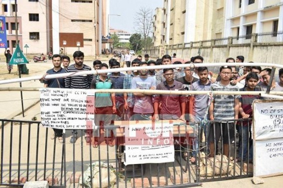 AGMC students, GB Doctors come in protest AGMC students, GB Doctors come in protest